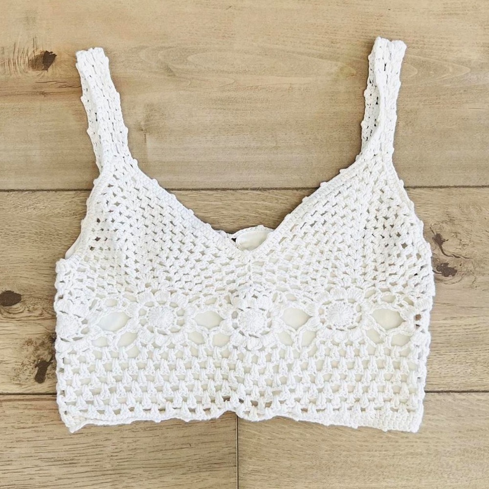 White knit cropped top